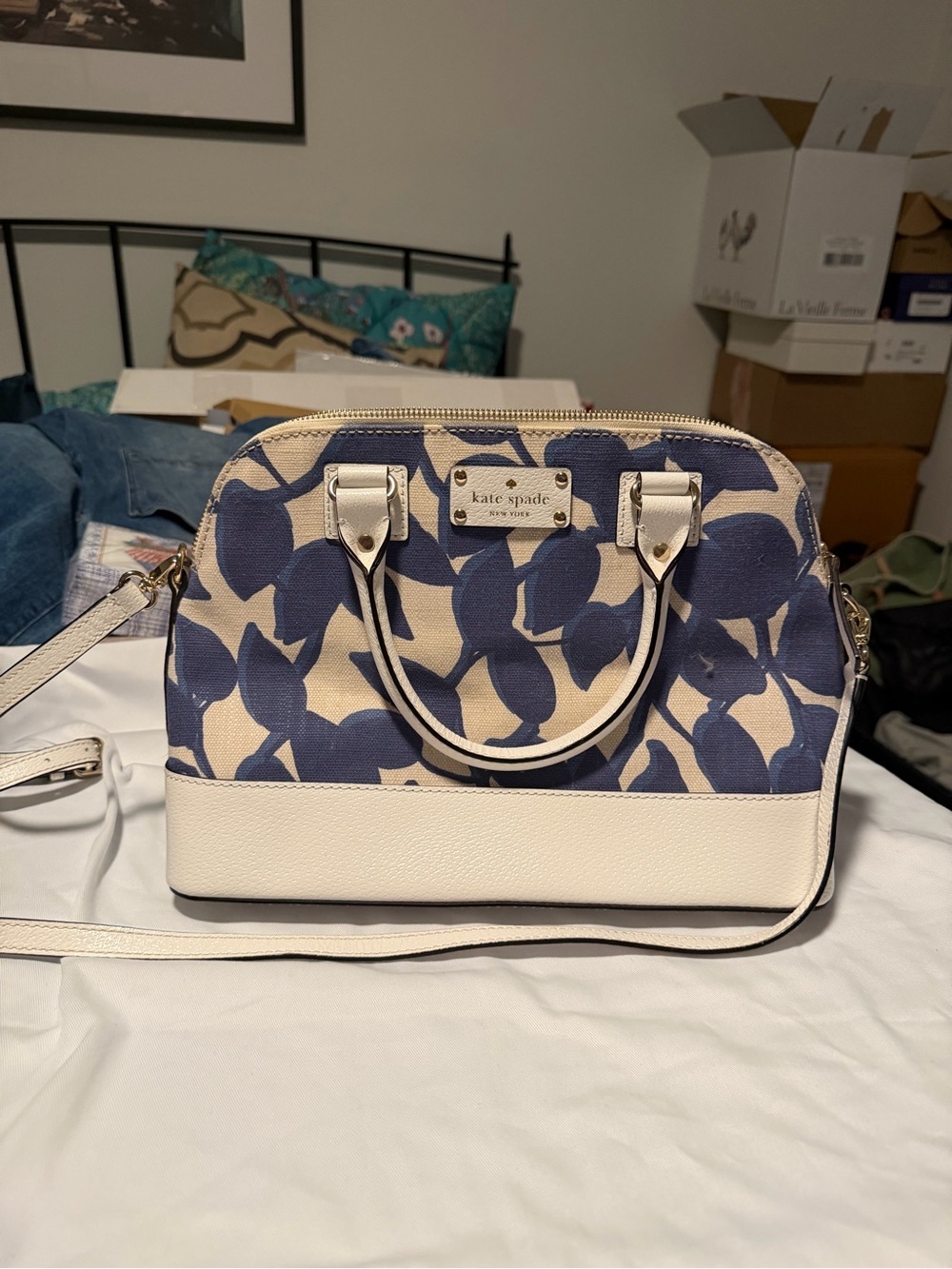 Kate Spade Wellesley Leaves
Canvas Rachelle Purse - Picture 3 of 16